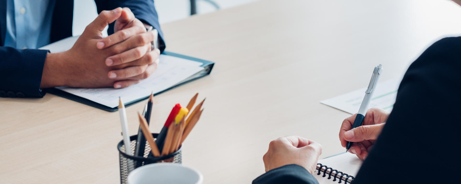 DE CE SĂ NE ALEGI PE NOI!?